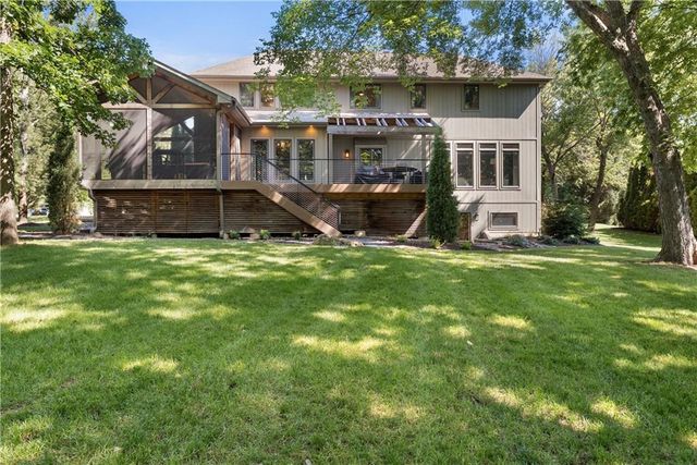 301 NW Rockhill Circle, Lee's Summit, MO 64081