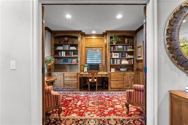 301 NW Rockhill Circle, Lee's Summit, MO 64081