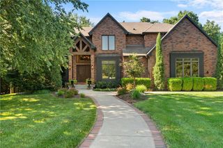 301 NW Rockhill Circle, Lee's Summit, MO 64081