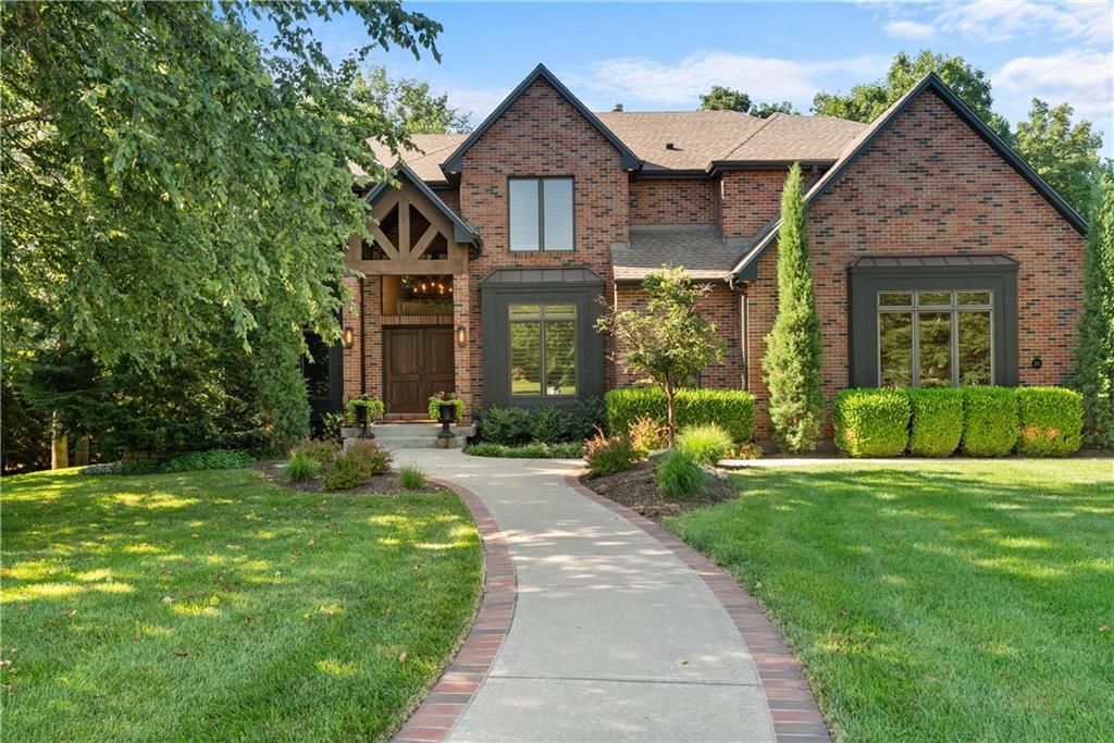 301 NW Rockhill Circle, Lee's Summit, MO 64081