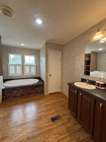 10407 County Line Rd., Hemingway, SC 29554
