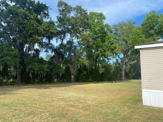 10407 County Line Rd., Hemingway, SC 29554