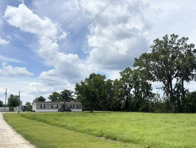 10407 County Line Rd., Hemingway, SC 29554
