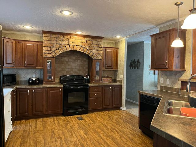 10407 County Line Rd., Hemingway, SC 29554