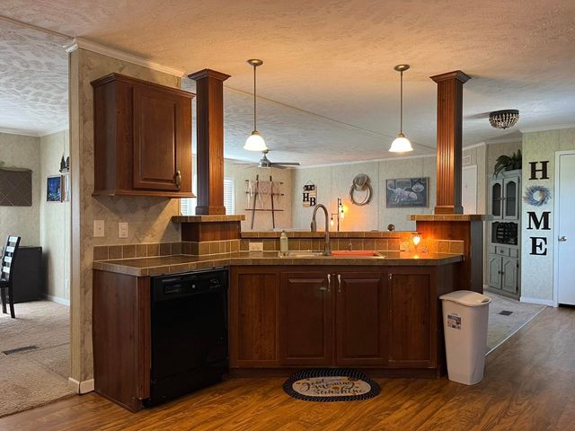 10407 County Line Rd., Hemingway, SC 29554