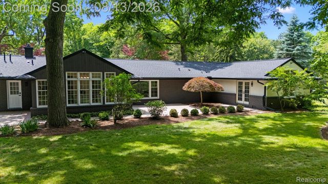 5671 Shadow Lane, Bloomfield Hills, MI 48302