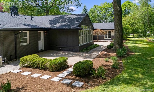 5671 Shadow Lane, Bloomfield Hills, MI 48302