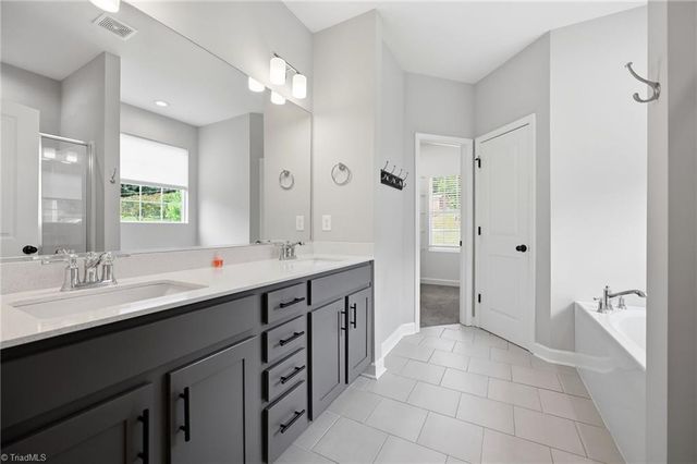 1739 Ramhurst Drive, Clemmons, NC 27012