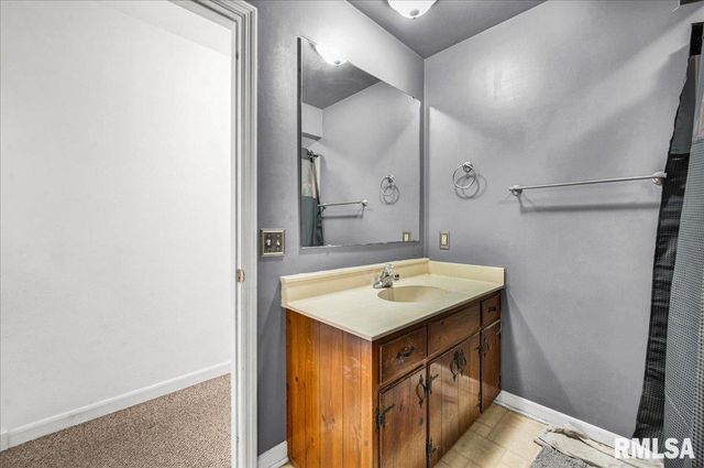 2109 GLENVIEW Drive, Pekin, IL 61554