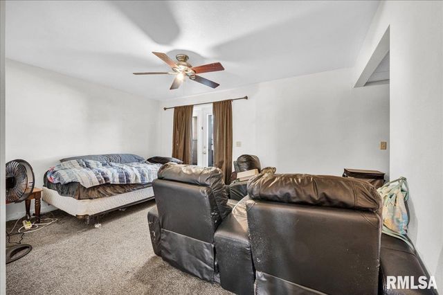 2109 GLENVIEW Drive, Pekin, IL 61554