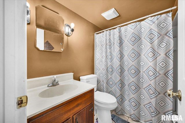 2109 GLENVIEW Drive, Pekin, IL 61554