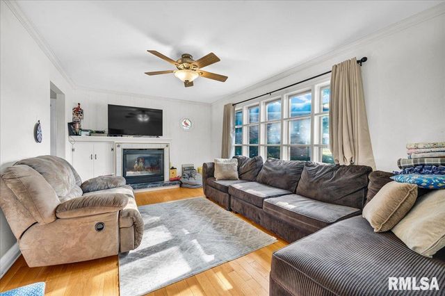 2109 GLENVIEW Drive, Pekin, IL 61554