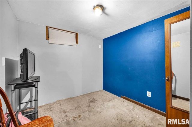 2109 GLENVIEW Drive, Pekin, IL 61554