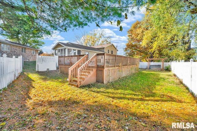 2109 GLENVIEW Drive, Pekin, IL 61554