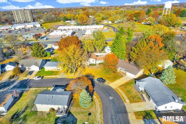 2109 GLENVIEW Drive, Pekin, IL 61554