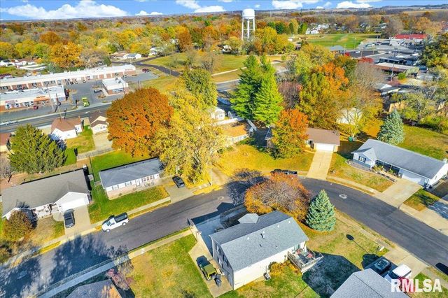 2109 GLENVIEW Drive, Pekin, IL 61554