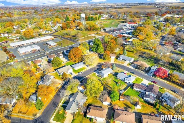 2109 GLENVIEW Drive, Pekin, IL 61554