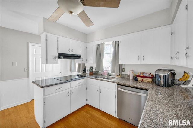 2109 GLENVIEW Drive, Pekin, IL 61554