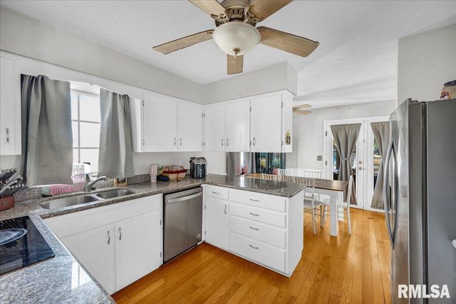 2109 GLENVIEW Drive, Pekin, IL 61554