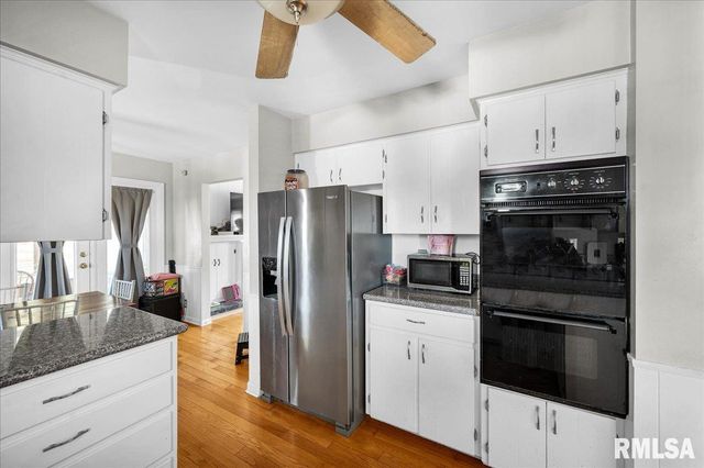 2109 GLENVIEW Drive, Pekin, IL 61554