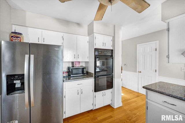 2109 GLENVIEW Drive, Pekin, IL 61554