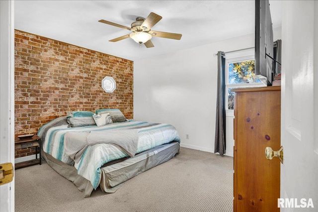 2109 GLENVIEW Drive, Pekin, IL 61554