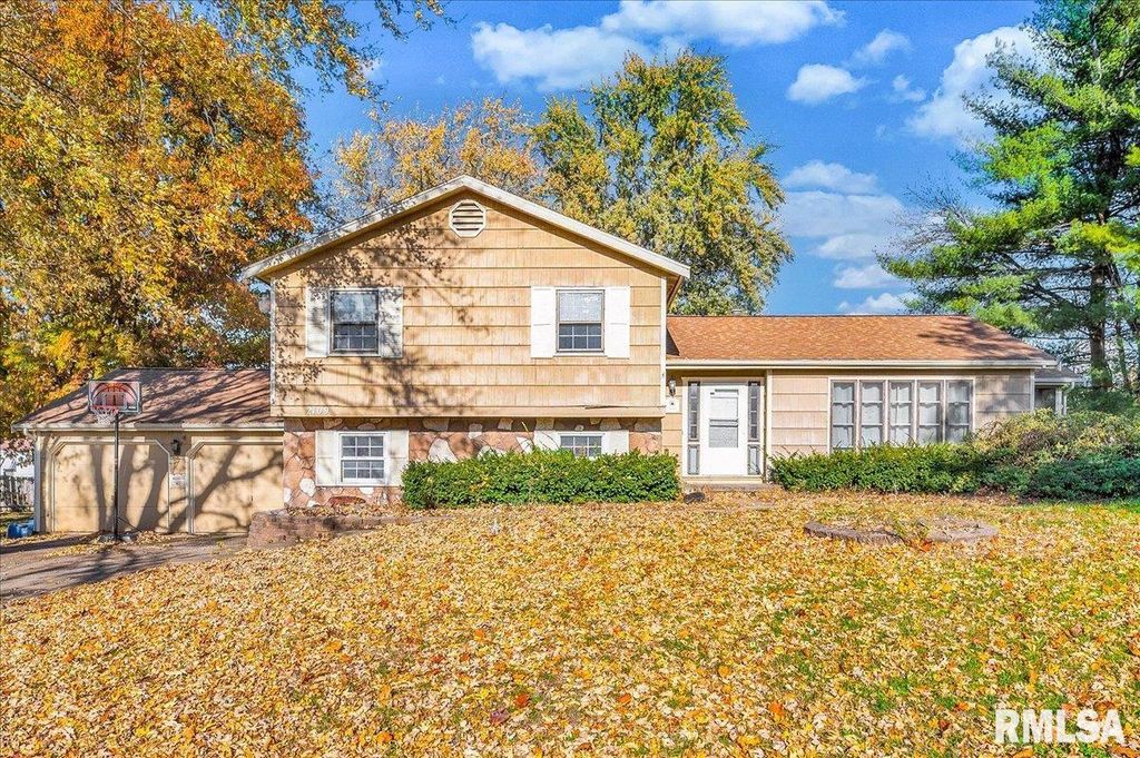 2109 GLENVIEW Drive, Pekin, IL 61554