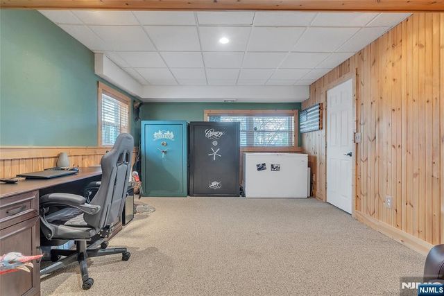 85 Larsen Road, West Milford, NJ 07480
