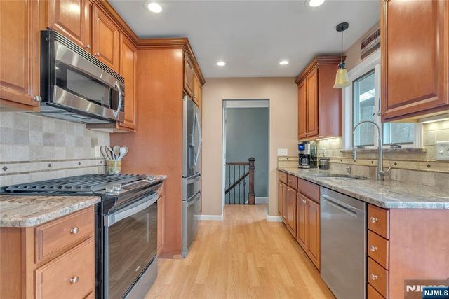 85 Larsen Road, West Milford, NJ 07480
