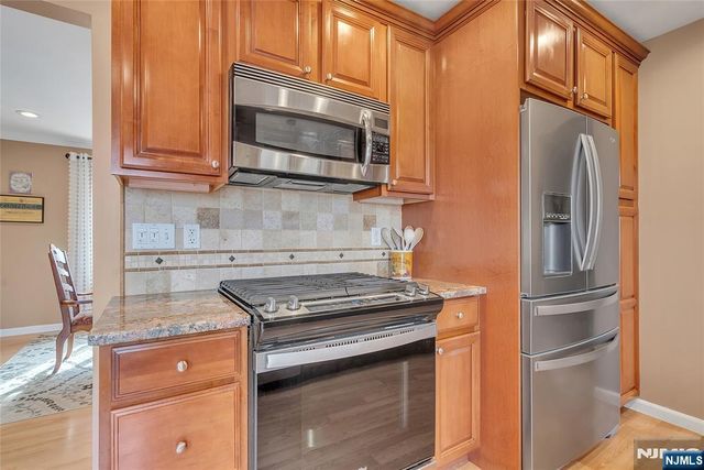 85 Larsen Road, West Milford, NJ 07480