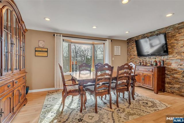 85 Larsen Road, West Milford, NJ 07480