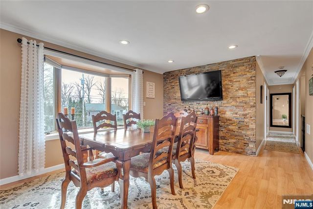 85 Larsen Road, West Milford, NJ 07480