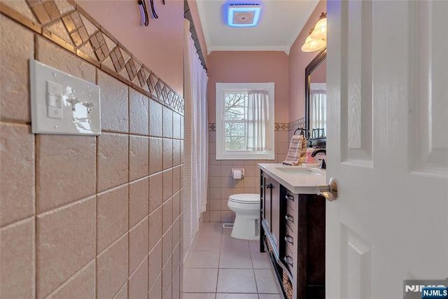 85 Larsen Road, West Milford, NJ 07480