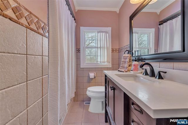 85 Larsen Road, West Milford, NJ 07480