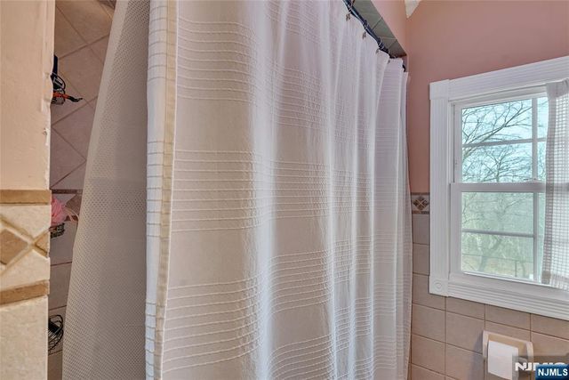 85 Larsen Road, West Milford, NJ 07480