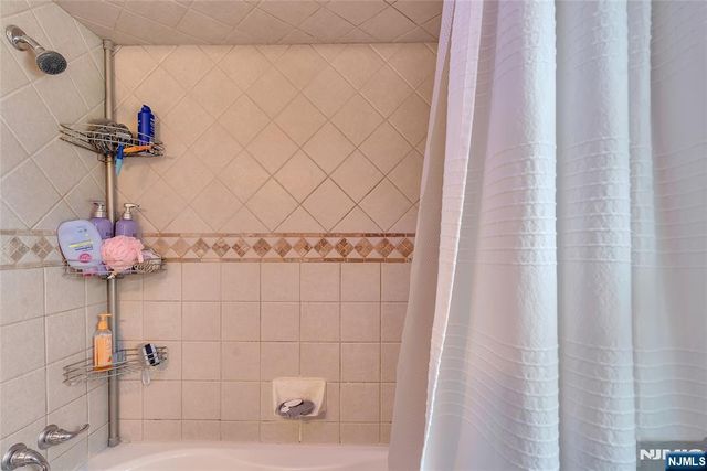 85 Larsen Road, West Milford, NJ 07480