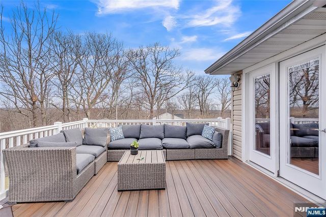 85 Larsen Road, West Milford, NJ 07480
