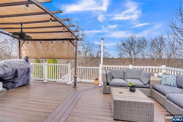 85 Larsen Road, West Milford, NJ 07480