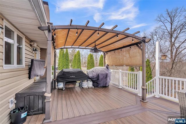 85 Larsen Road, West Milford, NJ 07480