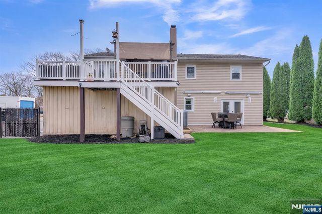 85 Larsen Road, West Milford, NJ 07480