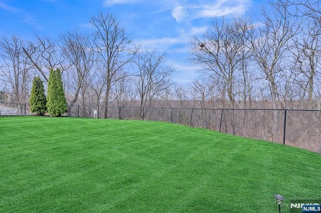85 Larsen Road, West Milford, NJ 07480
