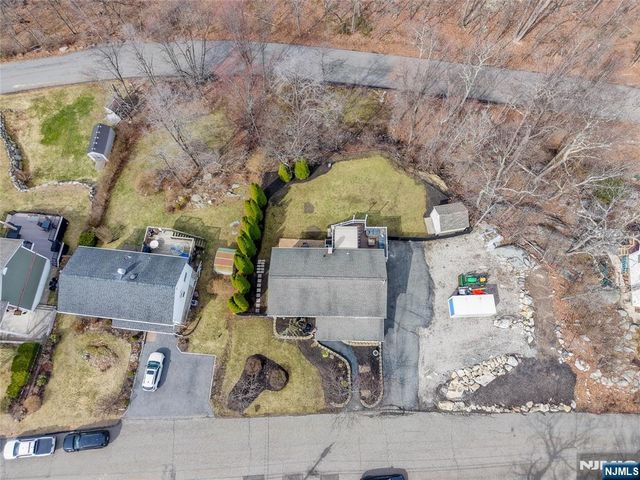 85 Larsen Road, West Milford, NJ 07480