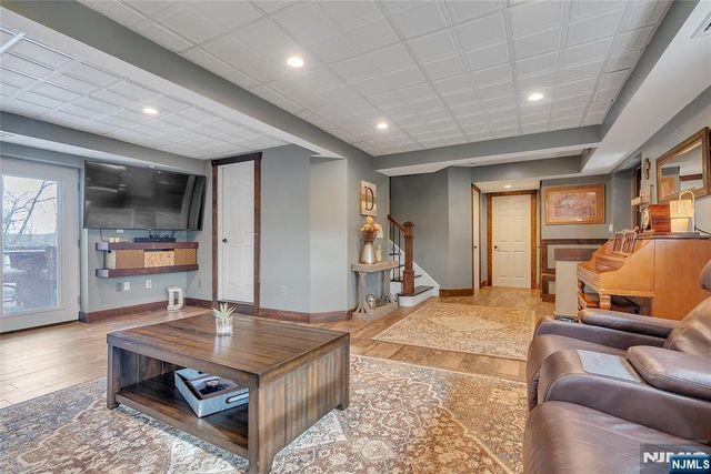 85 Larsen Road, West Milford, NJ 07480