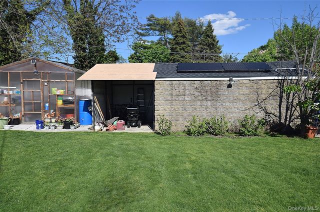 14 Plymouth Street, New Hyde Park, NY 11040