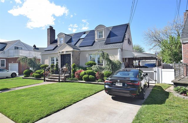 14 Plymouth Street, New Hyde Park, NY 11040