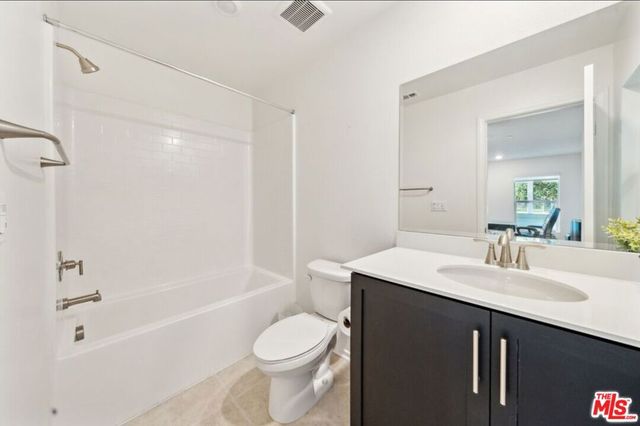 605 Daniel Freeman Circle, Inglewood, CA 90301