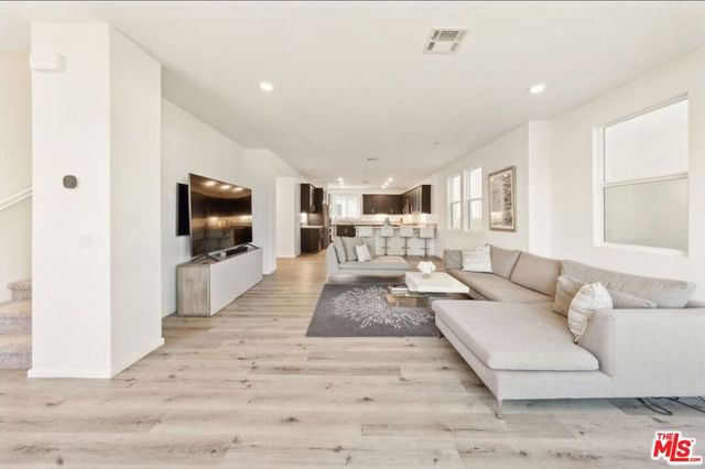 605 Daniel Freeman Circle, Inglewood, CA 90301