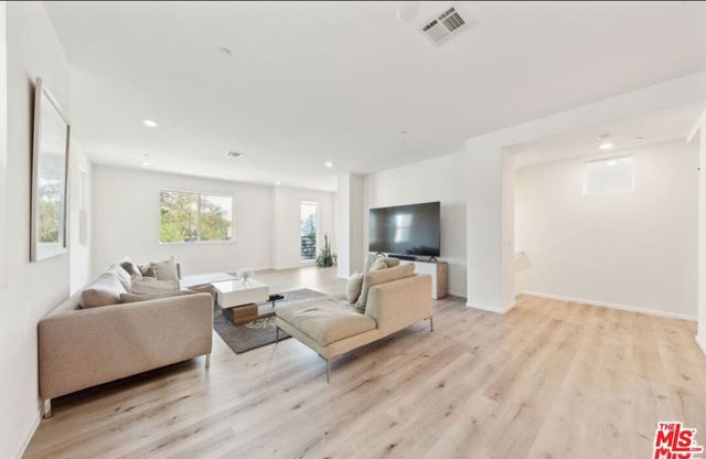 605 Daniel Freeman Circle, Inglewood, CA 90301