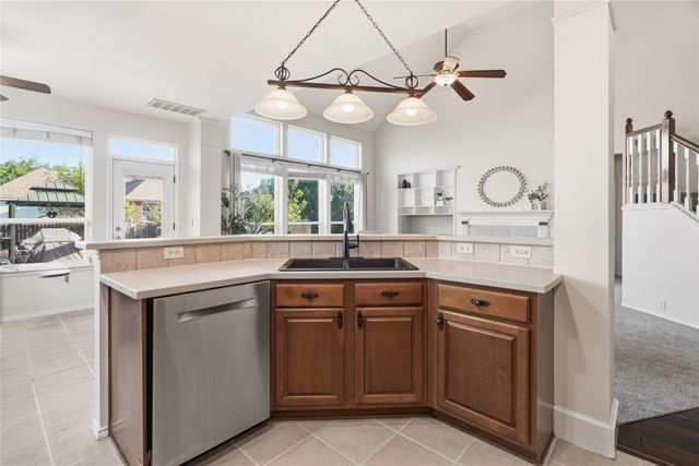 1007 Dover Heights Trail, Mansfield, TX 76063