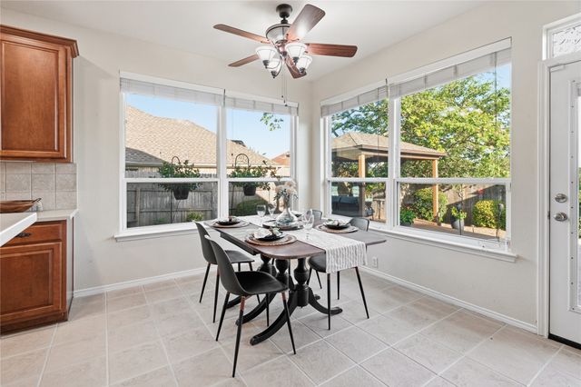 1007 Dover Heights Trail, Mansfield, TX 76063